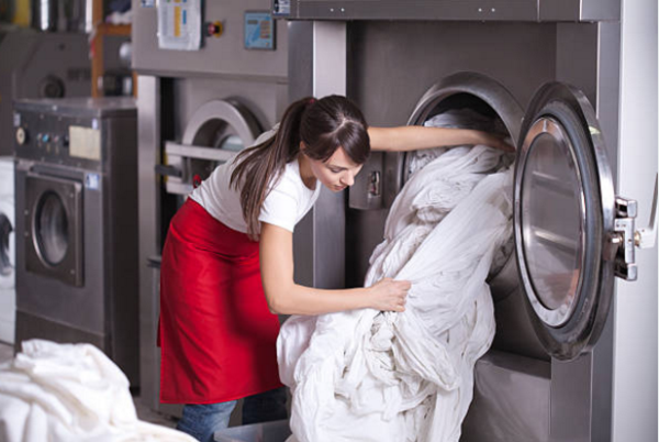 Cách giặt rèm vải trắng cao su