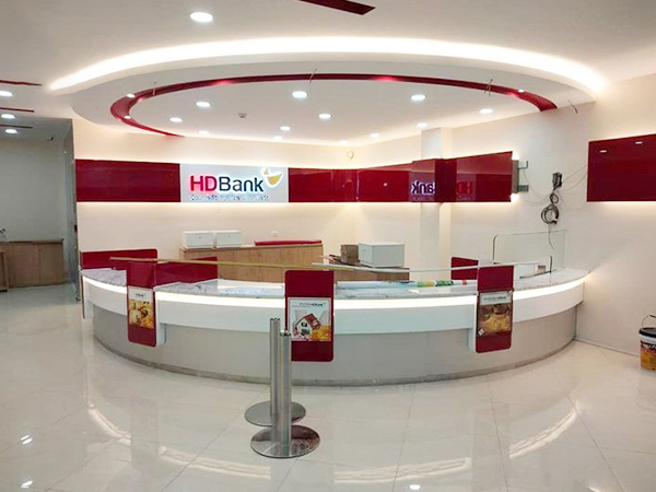 Thực hiện vệ sinh văn phòng cho ngân hàng HD Bank